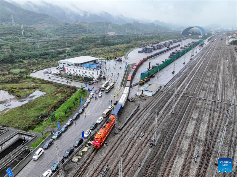 China Railway lan?a teste de transporte ferroviário para baterias de veículos elétricos