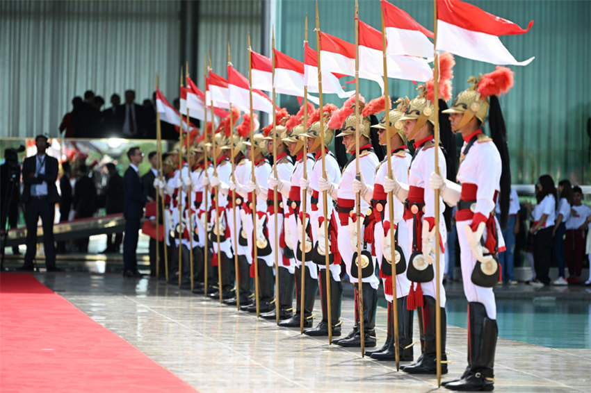 Xi Jinping participa da cerim?nia de boas-vindas realizada pelo presidente brasileiro