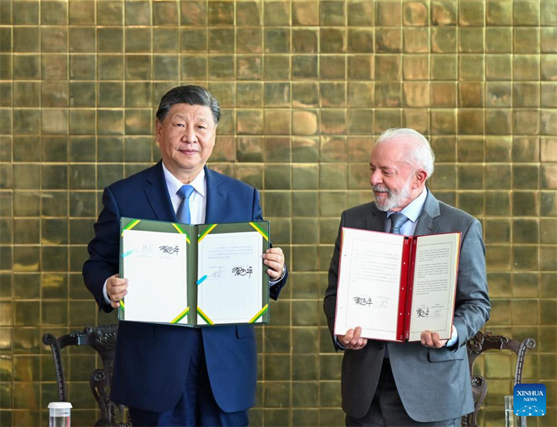 China e Brasil decidem elevar la?os na reuni?o entre Xi Jinping e Lula
