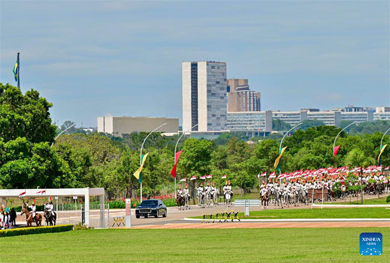 China e Brasil decidem elevar la?os na reuni?o entre Xi Jinping e Lula