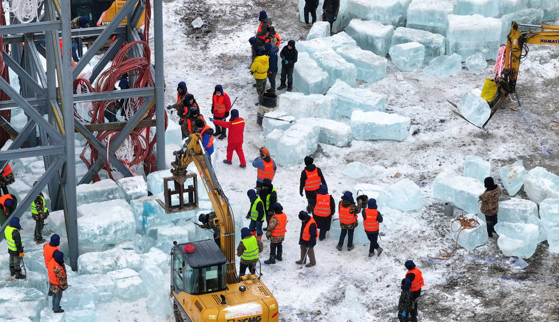 Come?a a constru??o do Mundo de Gelo e Neve em Harbin