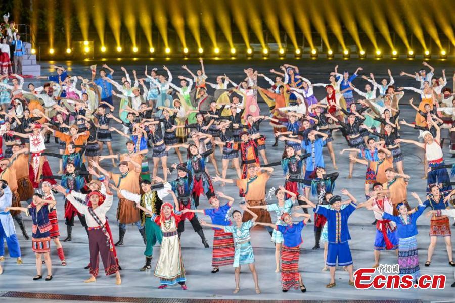 Gala dos Jogos Nacionais de Esportes Tradicionais de Minorias étnicas da China realizada em Sanya