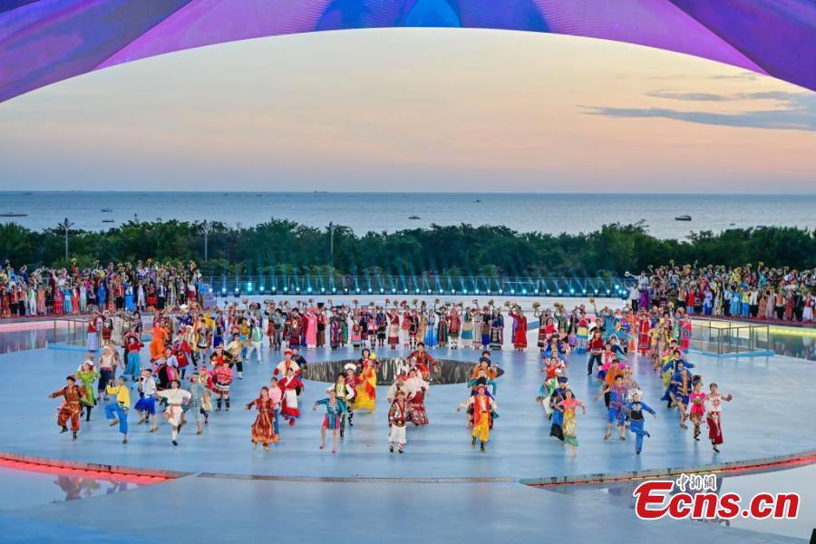 Gala dos Jogos Nacionais de Esportes Tradicionais de Minorias étnicas da China realizada em Sanya