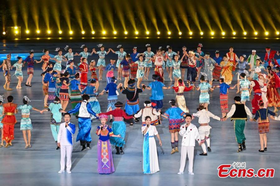 Gala dos Jogos Nacionais de Esportes Tradicionais de Minorias étnicas da China realizada em Sanya