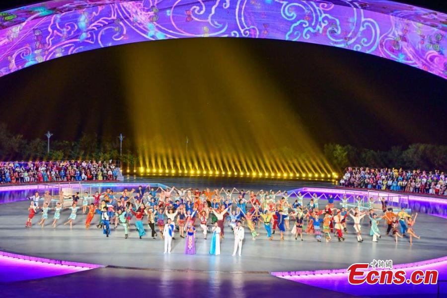 Gala dos Jogos Nacionais de Esportes Tradicionais de Minorias étnicas da China realizada em Sanya