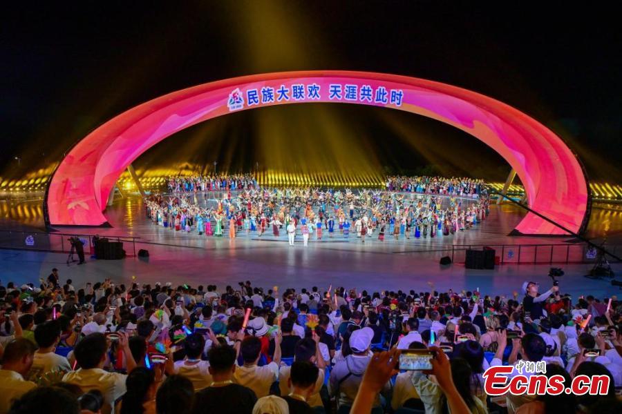 Gala dos Jogos Nacionais de Esportes Tradicionais de Minorias étnicas da China realizada em Sanya