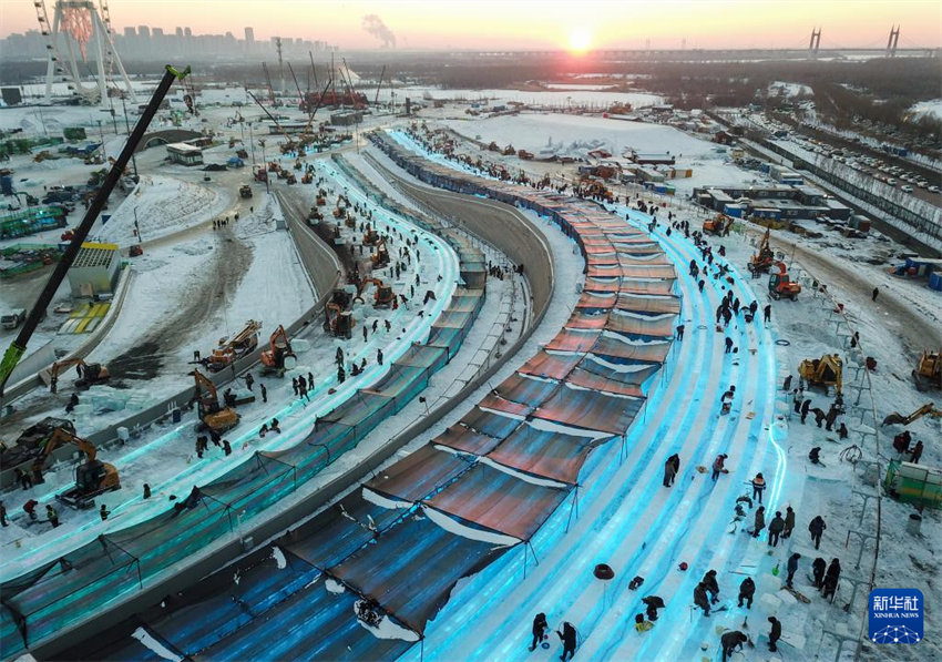 Harbin inicia constru??es de gelo no Mundo de Gelo e Neve