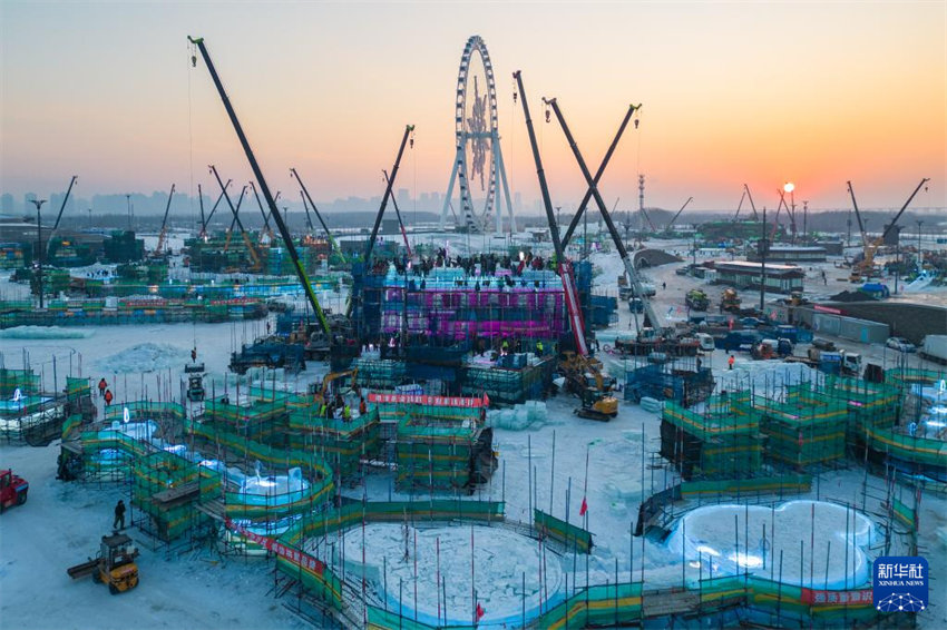 Harbin inicia constru??es de gelo no Mundo de Gelo e Neve