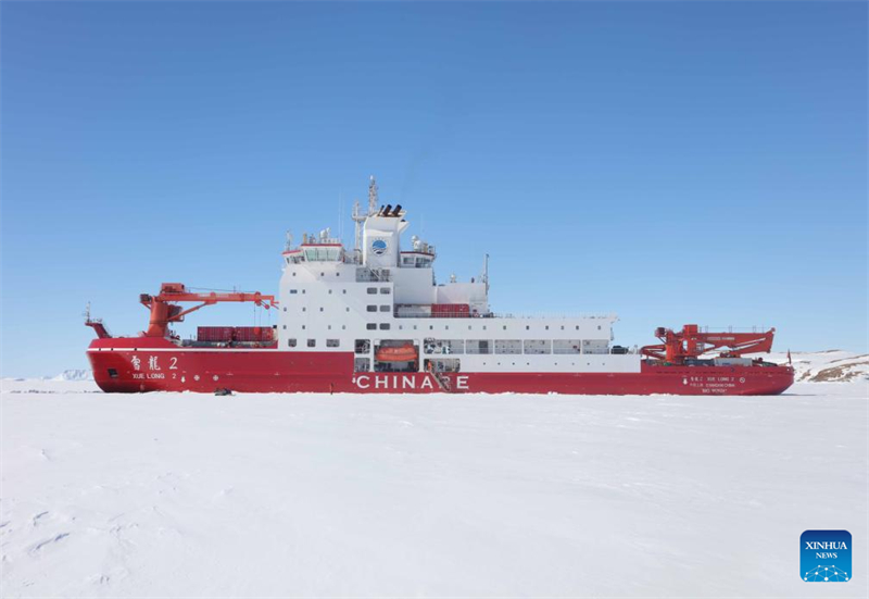 41a equipe da Expedi??o Antártica da China realiza descarregamento de materiais na Esta??o Zhongshan