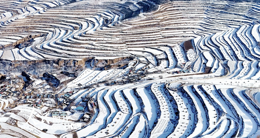 Galeria: paisagem dos terra?os após queda de neve em Jingning, Gansu
