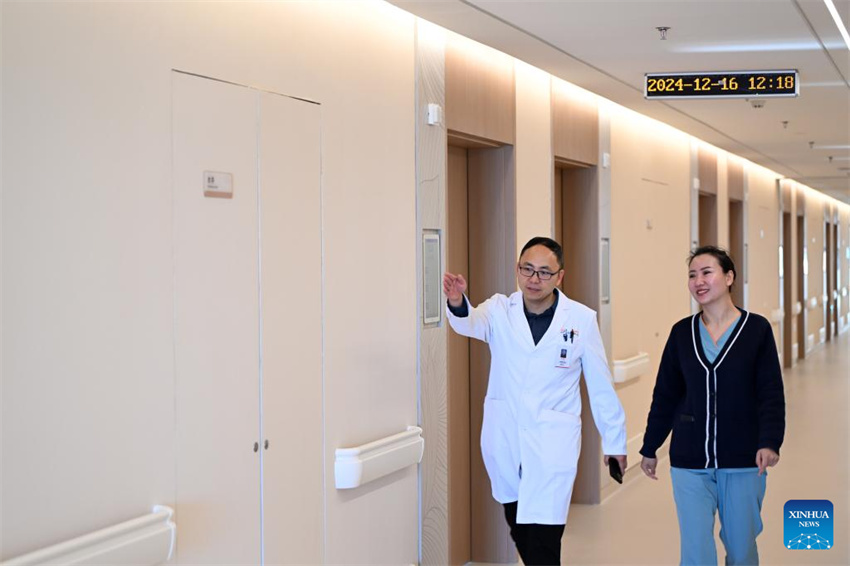 Primeiro hospital geral de terceiro grau totalmente estrangeiro é licenciado na China