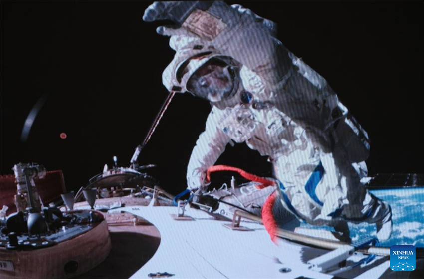 Tripula??o da Shenzhou-19 conclui as primeiras atividades extraveiculares