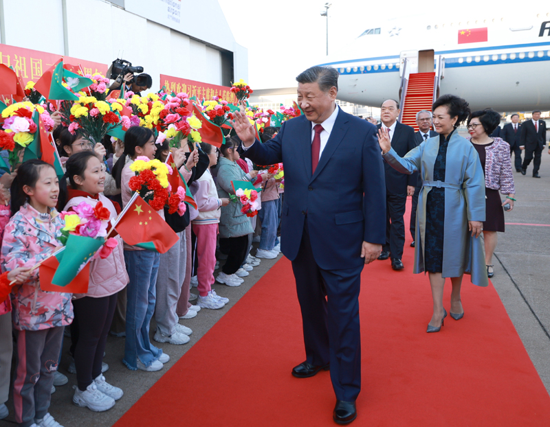 Xi Jinping chega a Macau para celebra??es de aniversário e para viagem de inspe??o