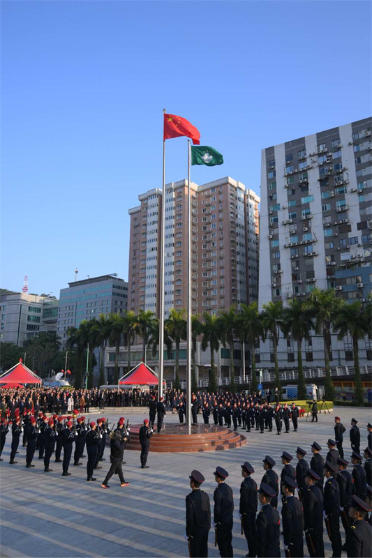 Macau realiza cerim?nia de hasteamento da bandeira pelo 25o aniversário de seu retorno à pátria