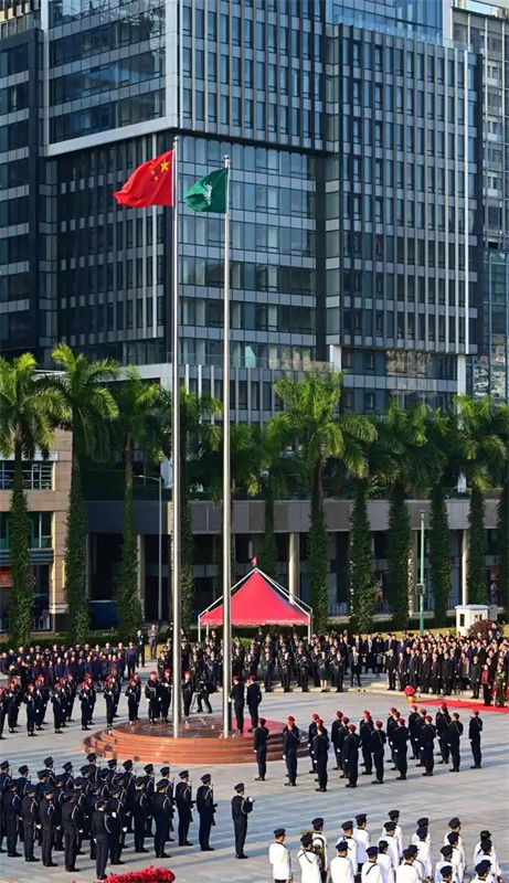 Macau realiza cerim?nia de hasteamento da bandeira pelo 25o aniversário de seu retorno à pátria