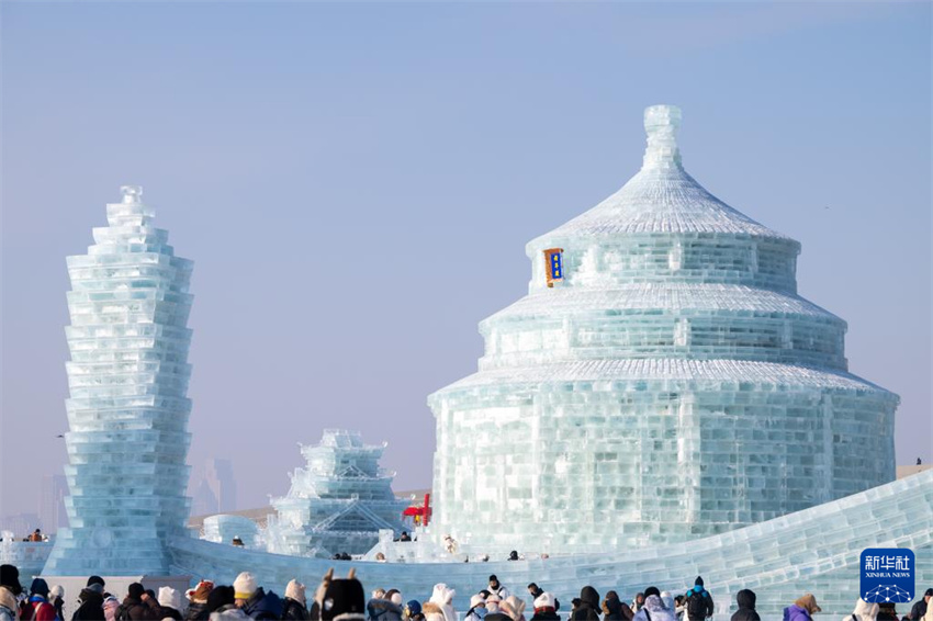 Parque temático Mundo de Gelo e Neve de Harbin é inaugurado