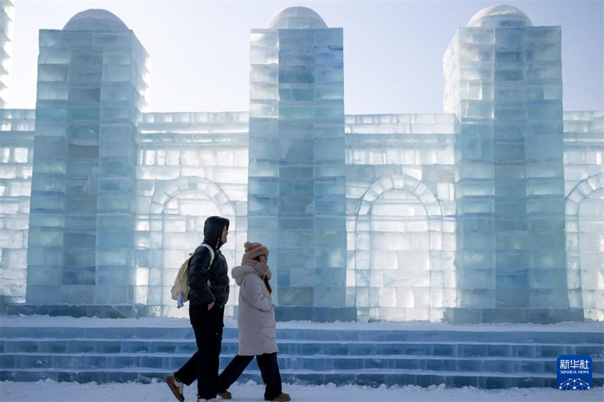 Parque temático Mundo de Gelo e Neve de Harbin é inaugurado