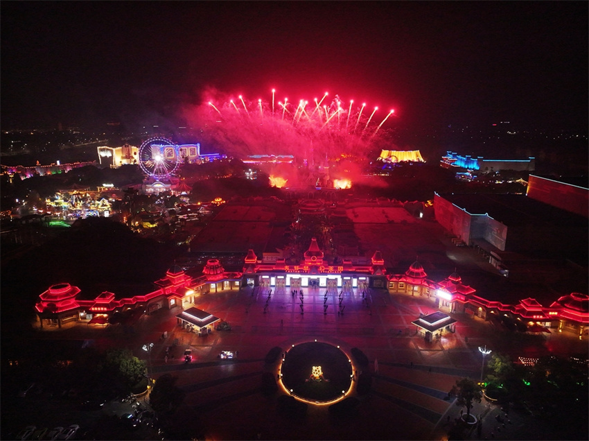 Turismo noturno de Wuhu chama aten??o de turistas