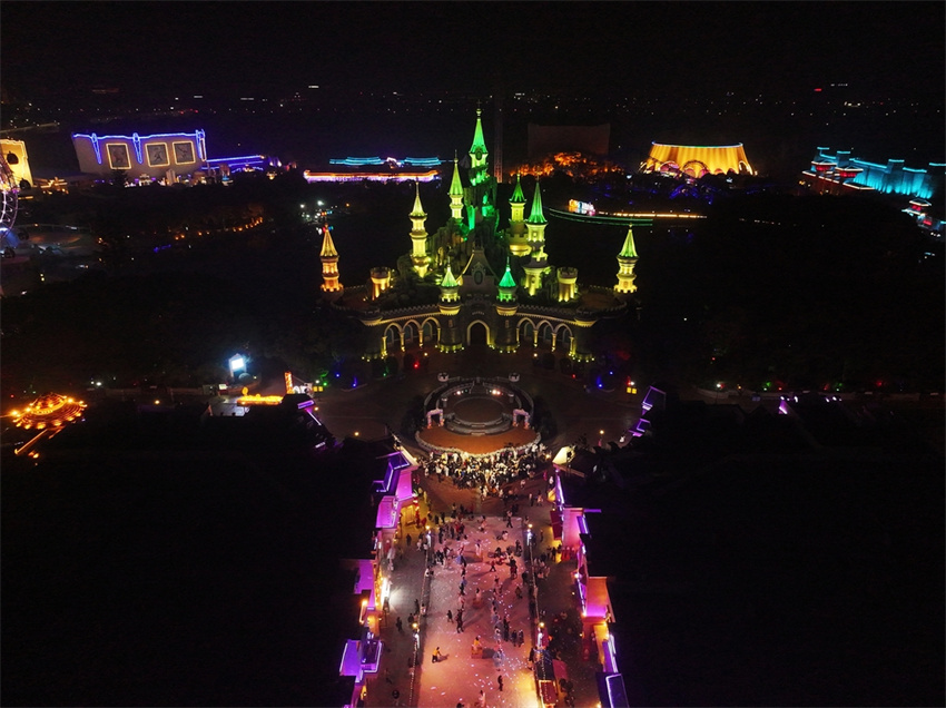 Turismo noturno de Wuhu chama aten??o de turistas