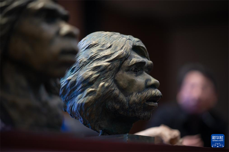 China apresenta restaura??o facial de cranios humanos antigos