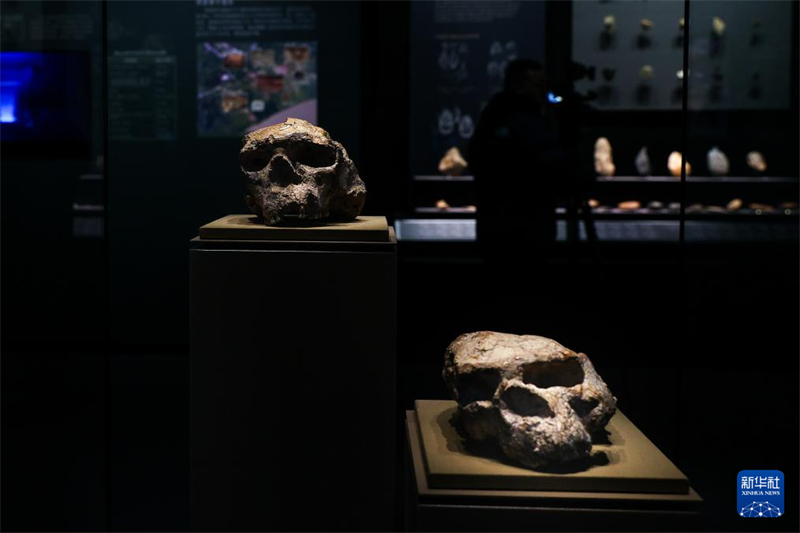 China apresenta restaura??o facial de cranios humanos antigos