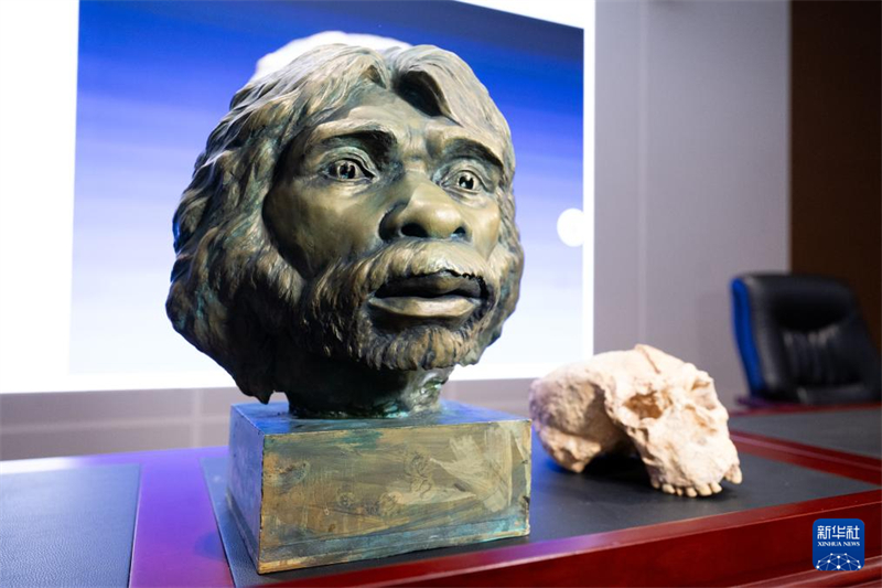 China apresenta restaura??o facial de cranios humanos antigos