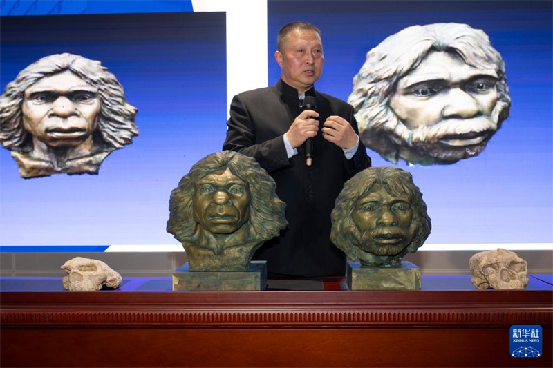 China apresenta restaura??o facial de cranios humanos antigos