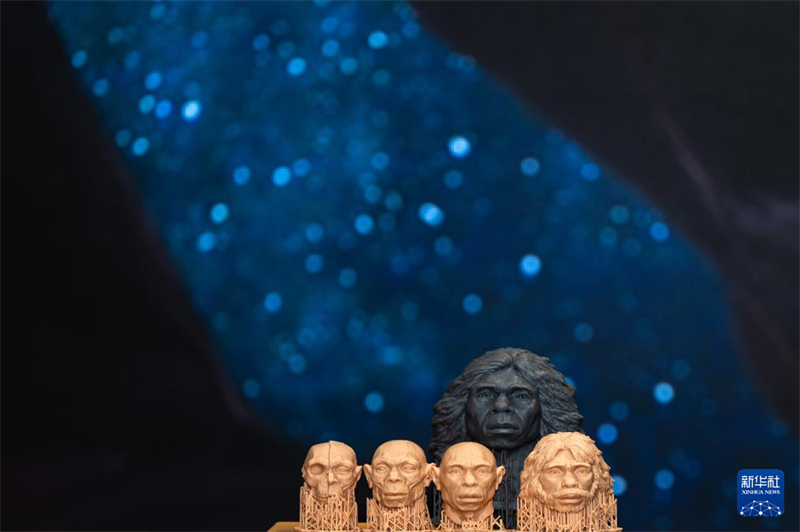 China apresenta restaura??o facial de cranios humanos antigos