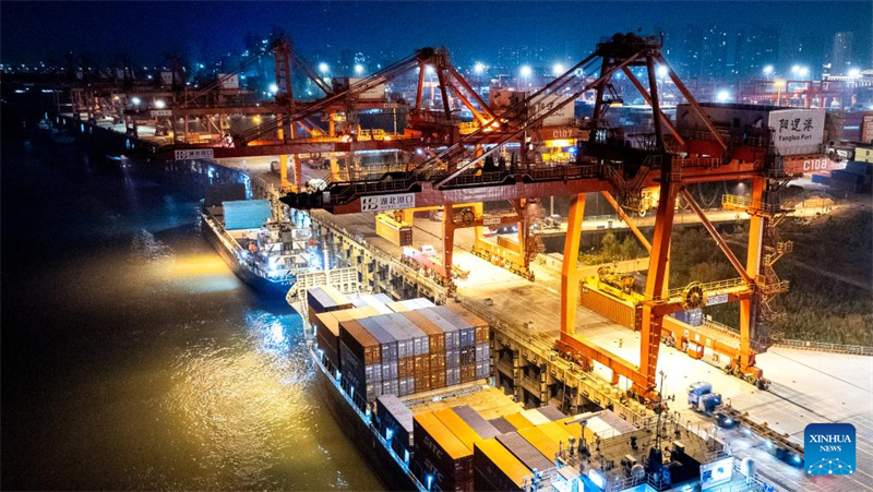 Movimenta??o de carga do rio Yangtzé ultrapassará 4 bilh?es de toneladas pela primeira vez