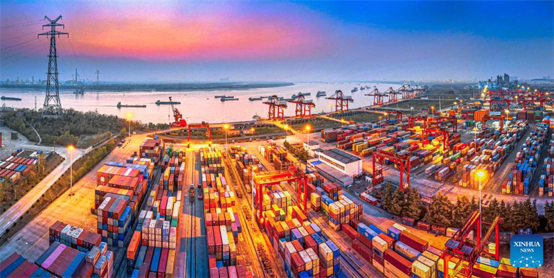 Movimenta??o de carga do rio Yangtzé ultrapassará 4 bilh?es de toneladas pela primeira vez