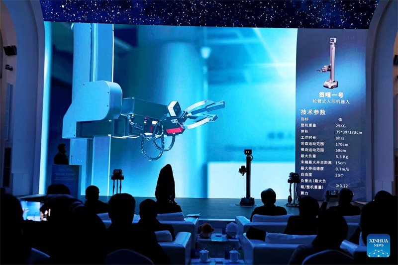 Rob?s humanoides de fabrica??o chinesa fazem estreia na cidade-sede dos Jogos Mundiais na China