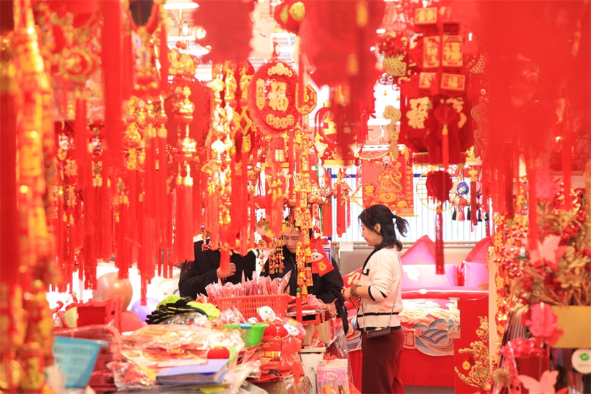 Produtos de Festival da Primavera s?o sucesso de vendas na China