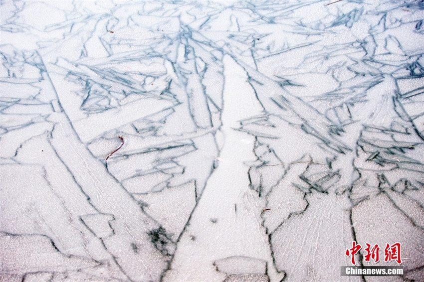 Galeria: belo fen?meno da geometrica do gelo no Lago Kunming do Palácio de Ver?o