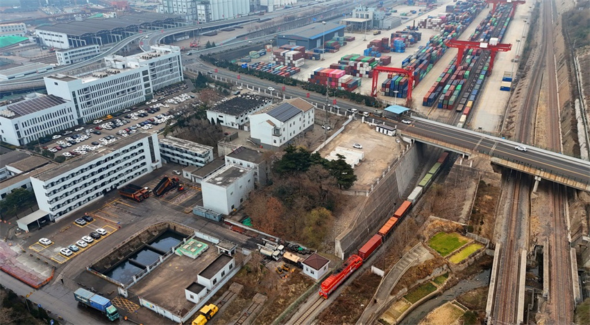 Lianyungang lan?a primeiro trem de carga China-Europa em 2025