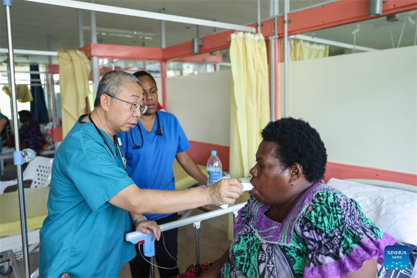 Médicos chineses prestam servi?os após terremoto atingir Vanuatu