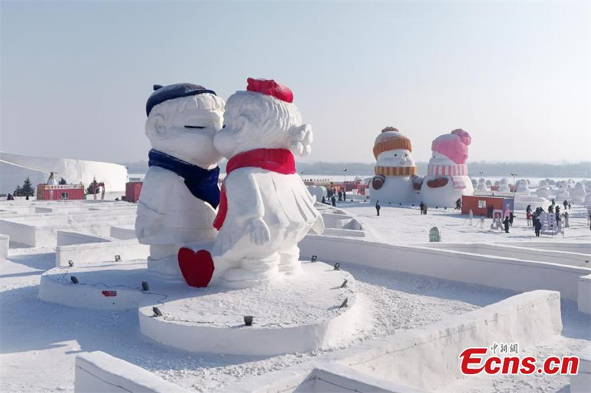 Novos bonecos de neve atraem aten??o em Harbin