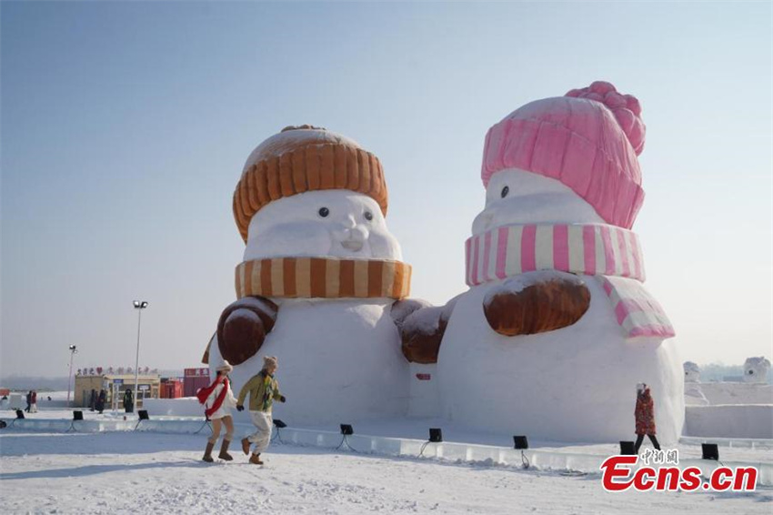 Novos bonecos de neve atraem aten??o em Harbin