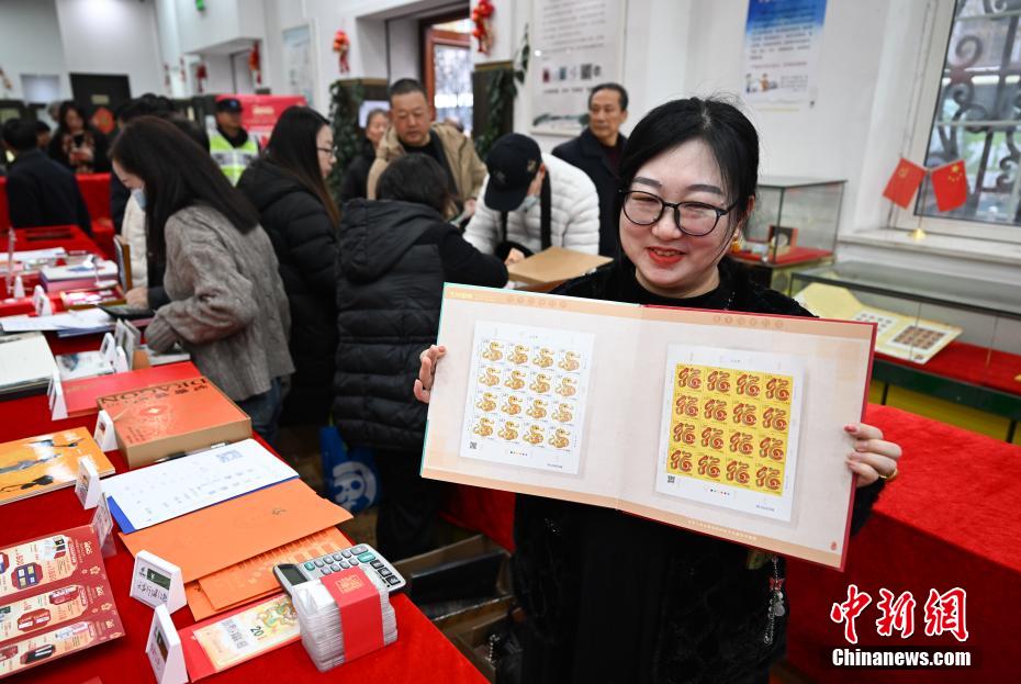 China emite selos especiais celebrando Ano da Serpente