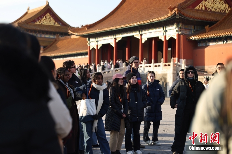 Delega??o de jovens estudantes dos EUA visita Cidade Proibida em Beijing