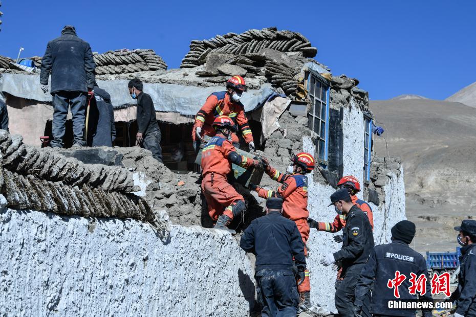 Limpeza pós-terremoto em Xizang ajuda popula??o a recuperar pertences