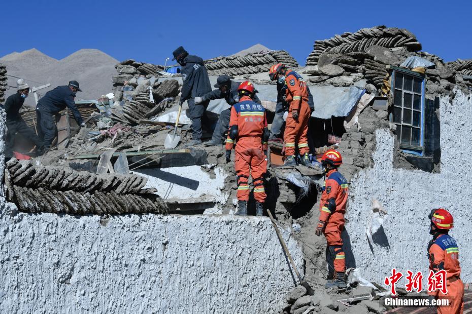 Limpeza pós-terremoto em Xizang ajuda popula??o a recuperar pertences
