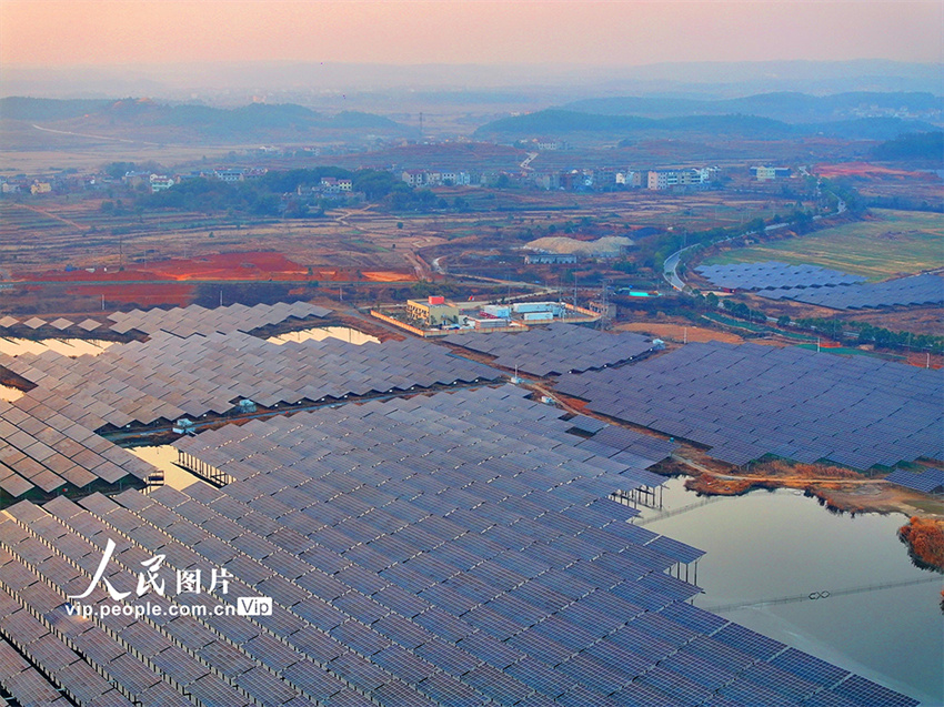 Gera??o de energia fotovoltaica promove desenvolvimento sustentável em Jiangxi