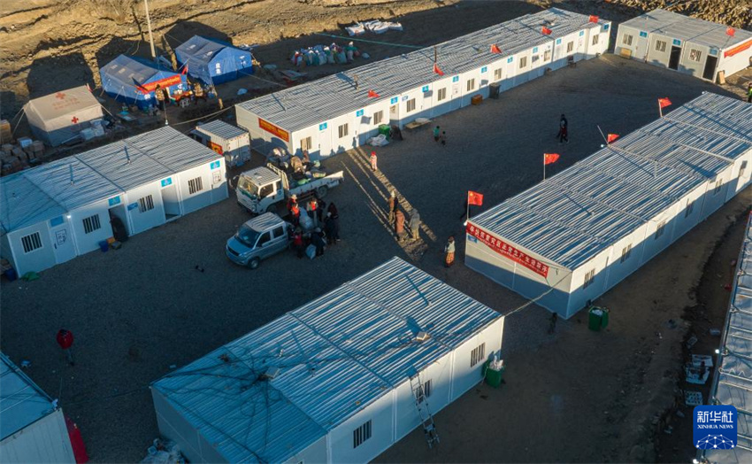 Xizang: sobreviventes se mudam para casas temporárias mais quentes e seguras