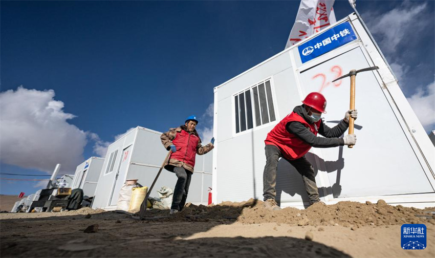 Xizang: sobreviventes se mudam para casas temporárias mais quentes e seguras