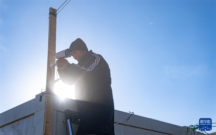 Xizang: sobreviventes se mudam para casas temporárias mais quentes e seguras