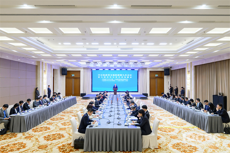 Partidos governantes da China e do Jap?o pedem maior intercambio interpartidário