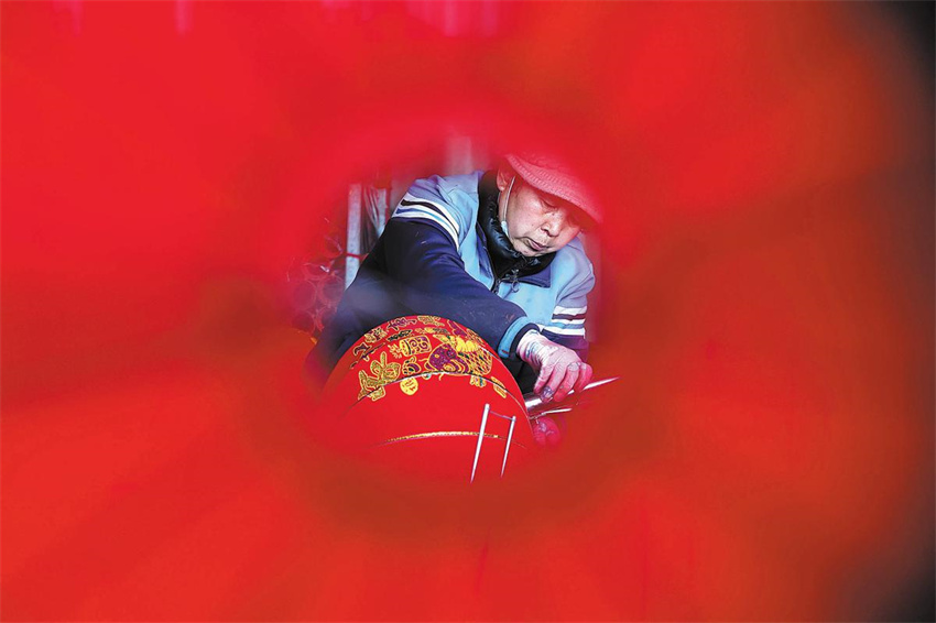 Aldeia de Shanxi intensifica produ??o de lanternas para receber Festival da Primavera