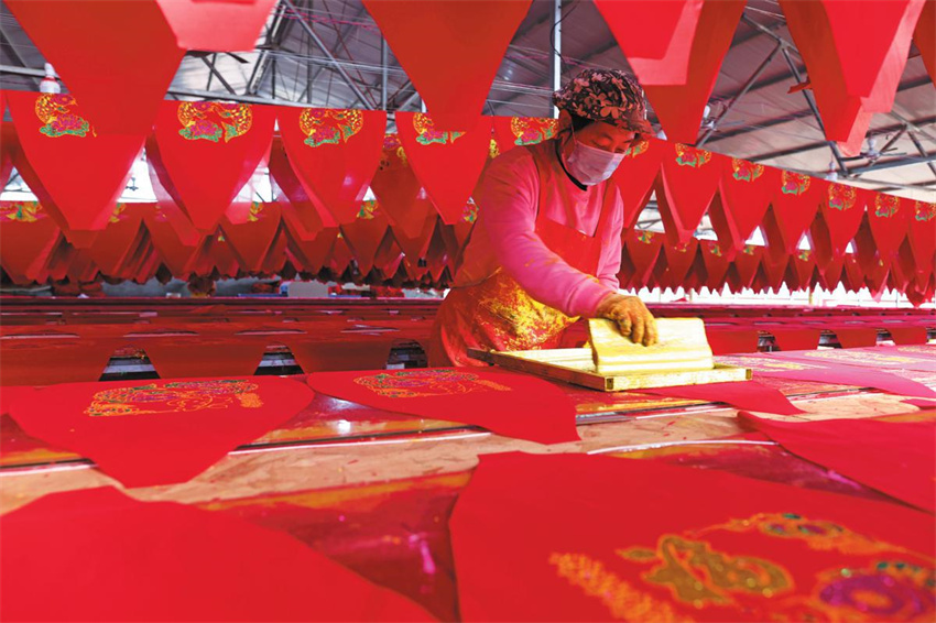 Aldeia de Shanxi intensifica produ??o de lanternas para receber Festival da Primavera