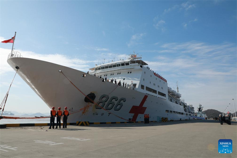 Navio-hospital da Marinha chinesa retorna para casa após miss?o humanitária