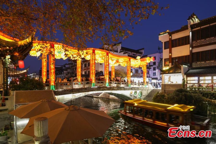 Deslumbrantes lanternas d?o boas-vindas ao Festival da Primavera no leste da China